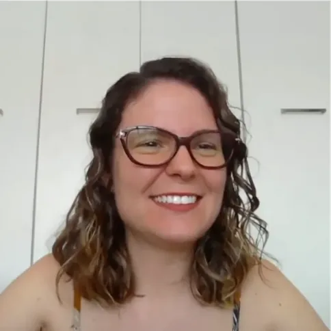Profissional da Associa��o Beneficente Happy Face durante o depoimento em v�deo