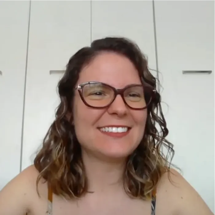 Profissional da Associa��o Beneficente Happy Face durante o depoimento em v�deo